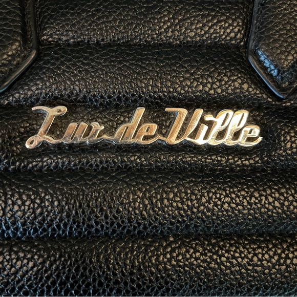 Lux de Ville Matte Black Heart Shoulder Bag - Picture 4 of 10